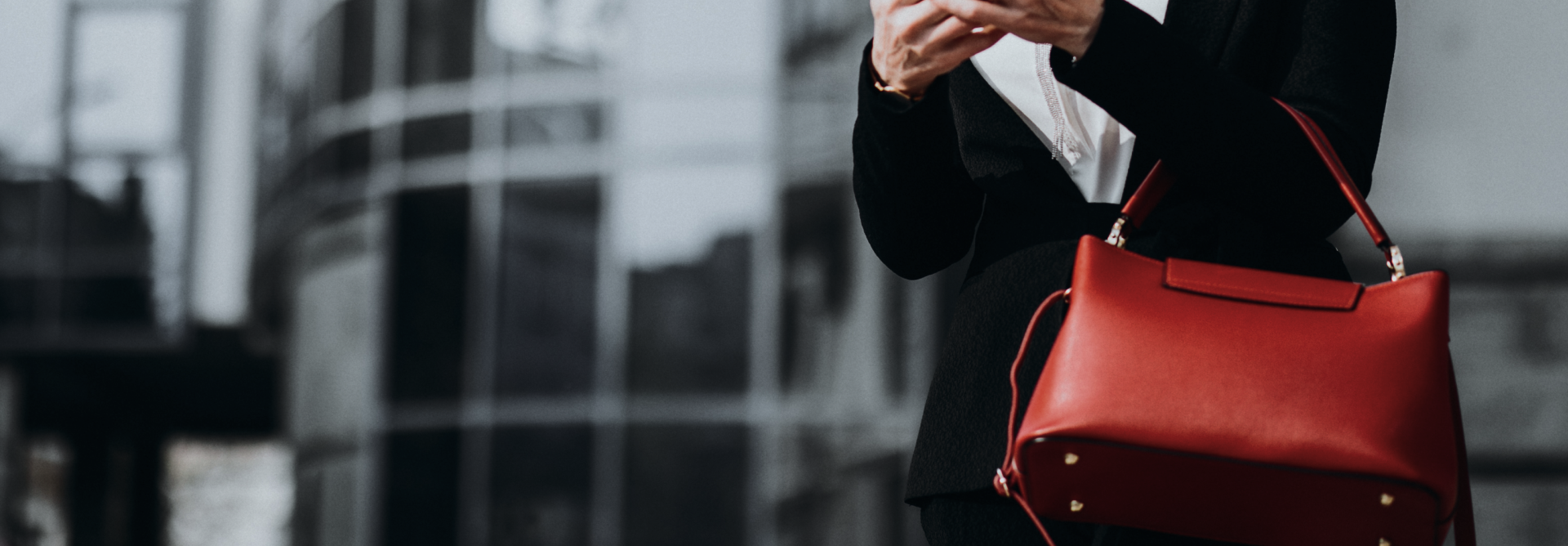 Entrupy_Banner_Business_Woman.png
